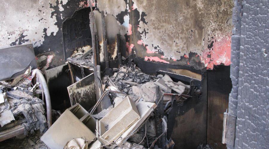 Why choose water damage cleanup for ceiling water damage repair in Bayside